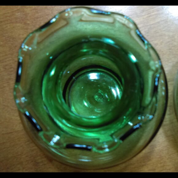 Set of 2 Vintage Light Green Anchor Hocking Miniature Ruffled Edge Glass Vases - Picture 3 of 6